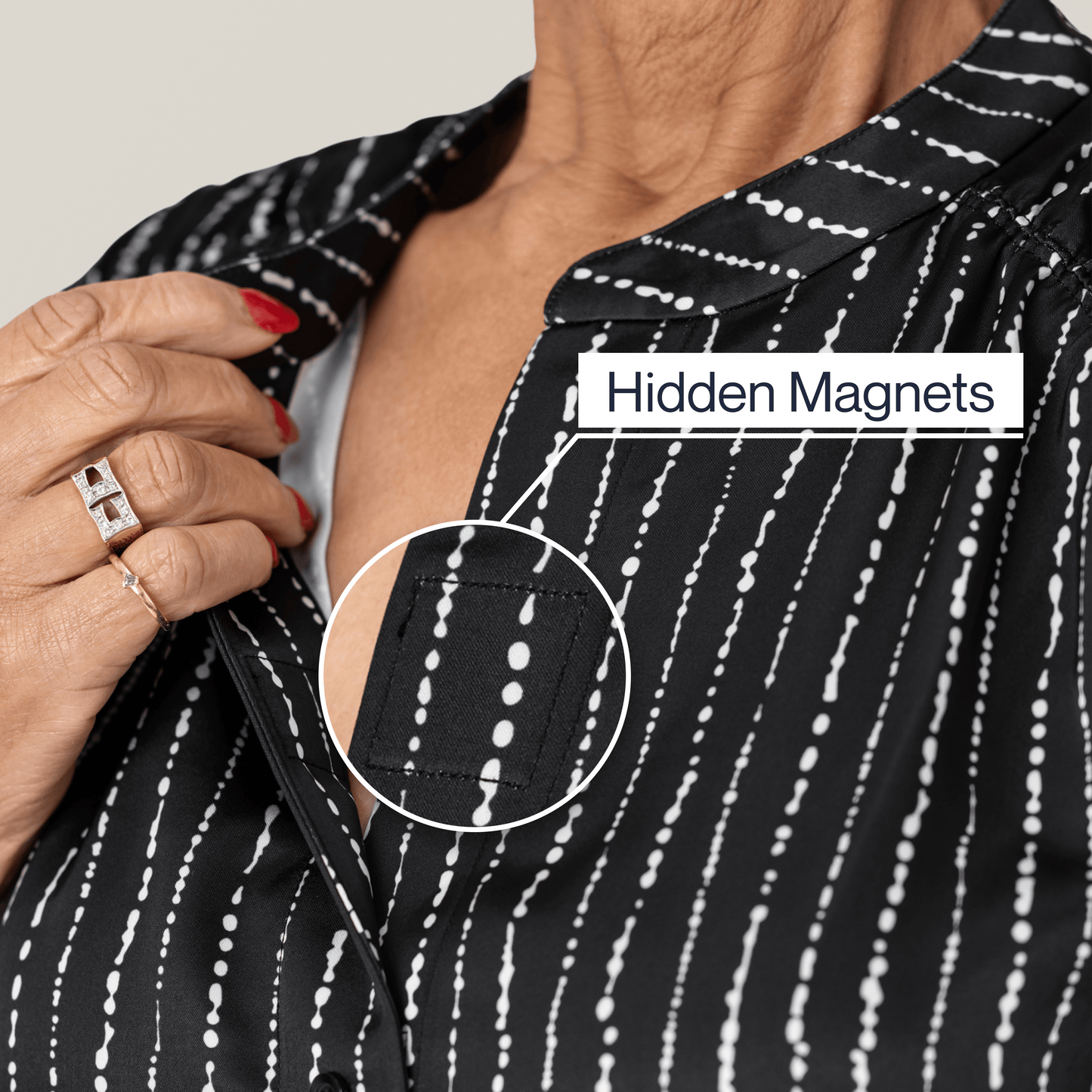 Joe & Bella Everyday Magnetic Button Blouse for Women #Black & White Geo